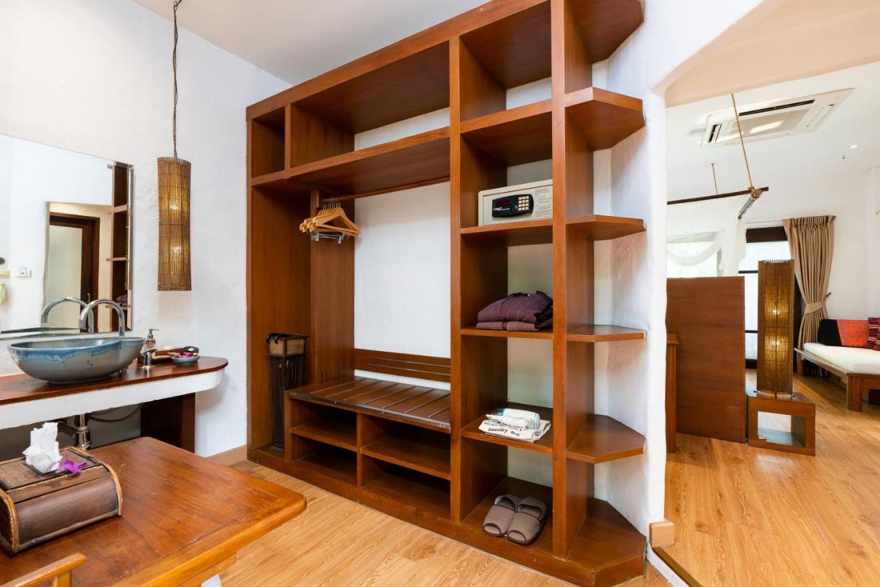 Deluxe Studio